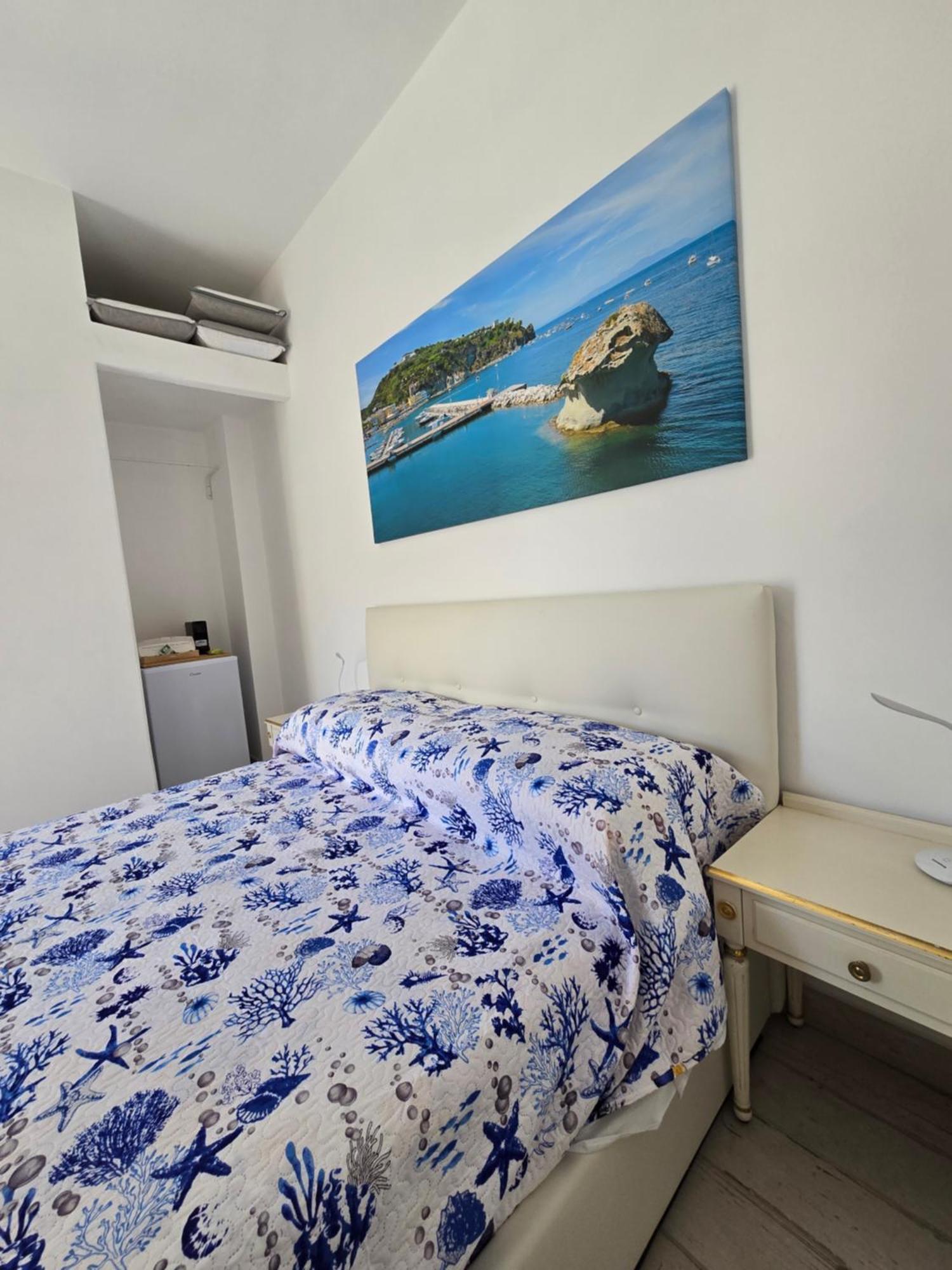 La Casa Di Giuliana Primo Piano Con Balcone Villa Ischia Bagian luar foto