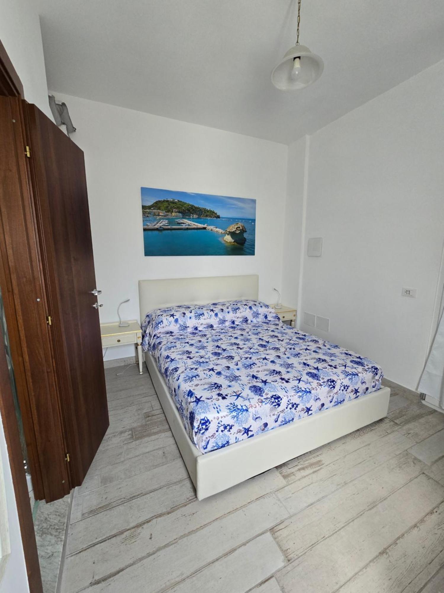 La Casa Di Giuliana Primo Piano Con Balcone Villa Ischia Bagian luar foto